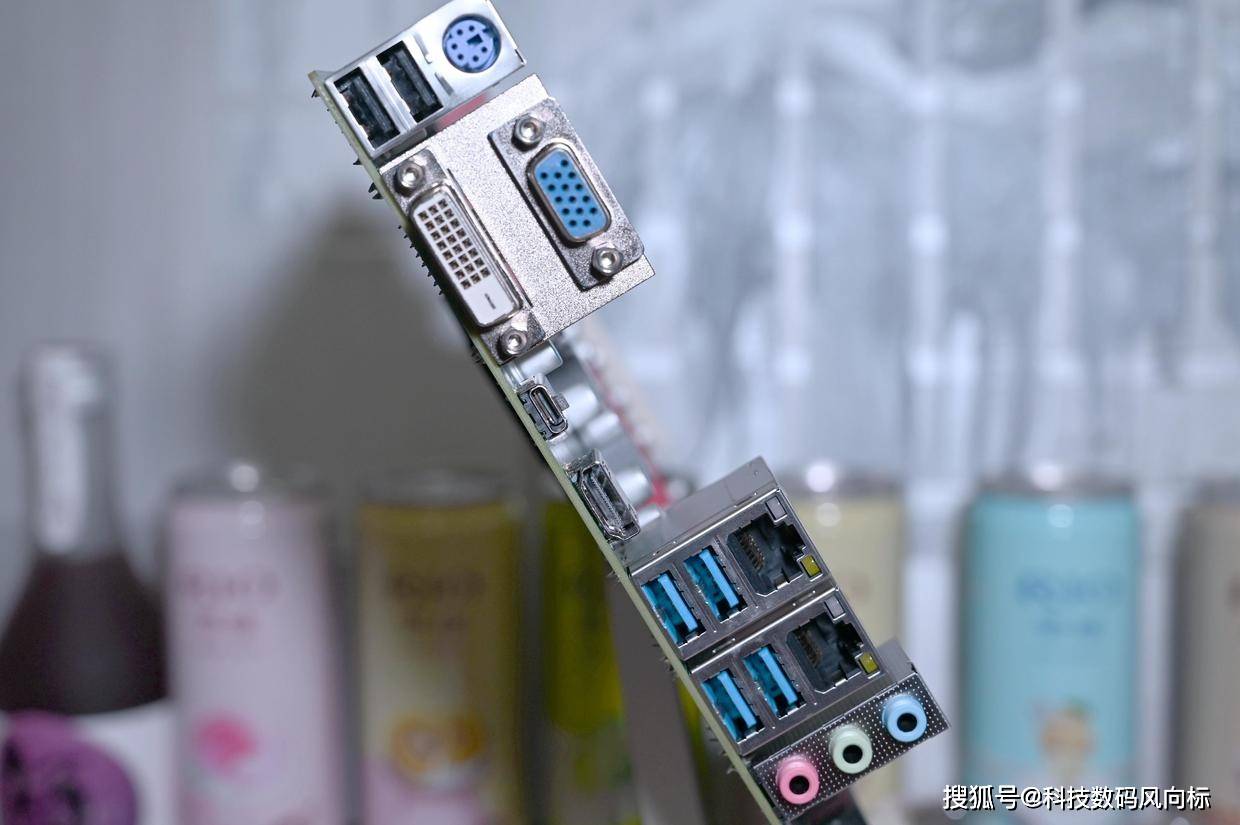一个接口的史诗，USB-C 如何缝合了数字世界的巴别塔
