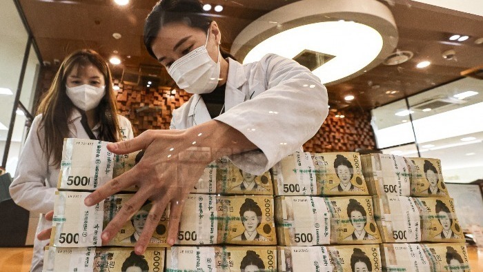 韩国央行按下降息键，尹锡悦戒严风波后的经济救赎