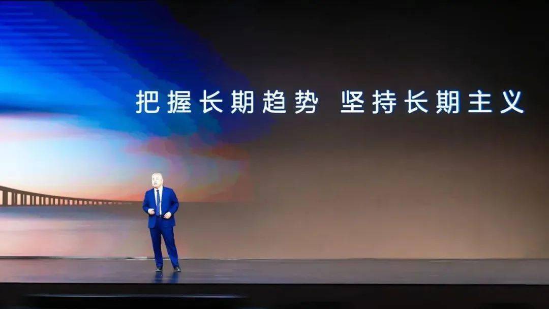 在时代的潮头，会作出战略性调整