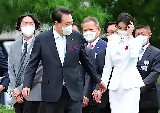 青瓦台的魔咒与权力的归宿，尹锡悦转身之后，韩国向何处去？