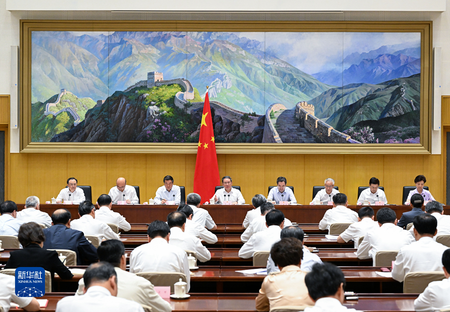李强主持召开国务院常务会议 研究部署稳预期强信心增活力重点工作 巩固和增强经济回升向好态势