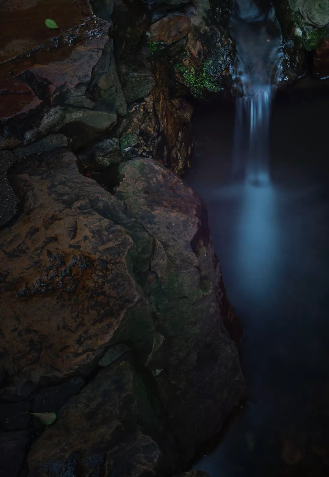 静水流深，坚如磐石
