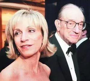 当经济沙皇开始研究如何炒掉美联储主席，一场危险的制度博弈