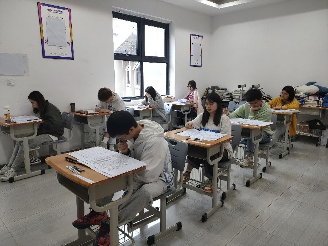 悬崖边的倒计时，当非常规措施在八月用尽