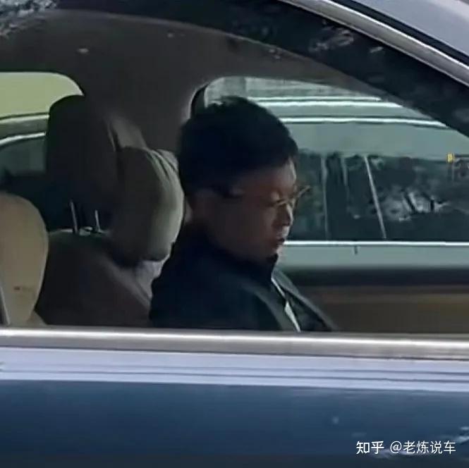 余承东被拍到开车疑似睡着，一次分神，何以掀起千层浪？