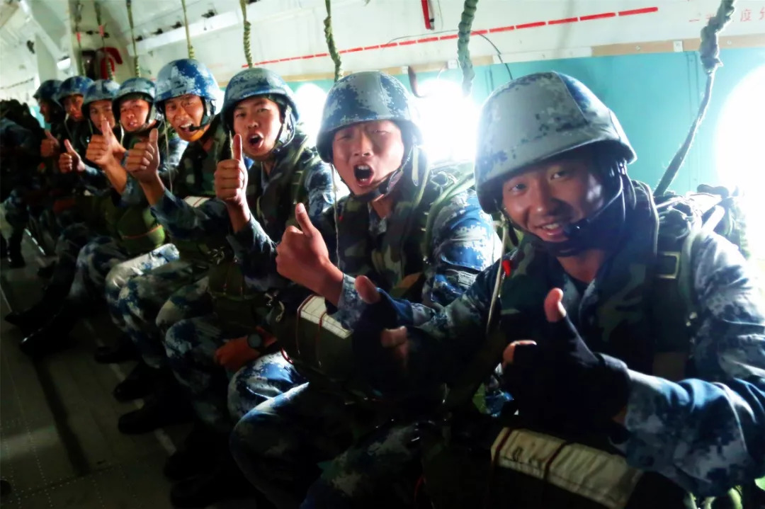 当空降兵落下，一场组织与个人的双重渡劫
