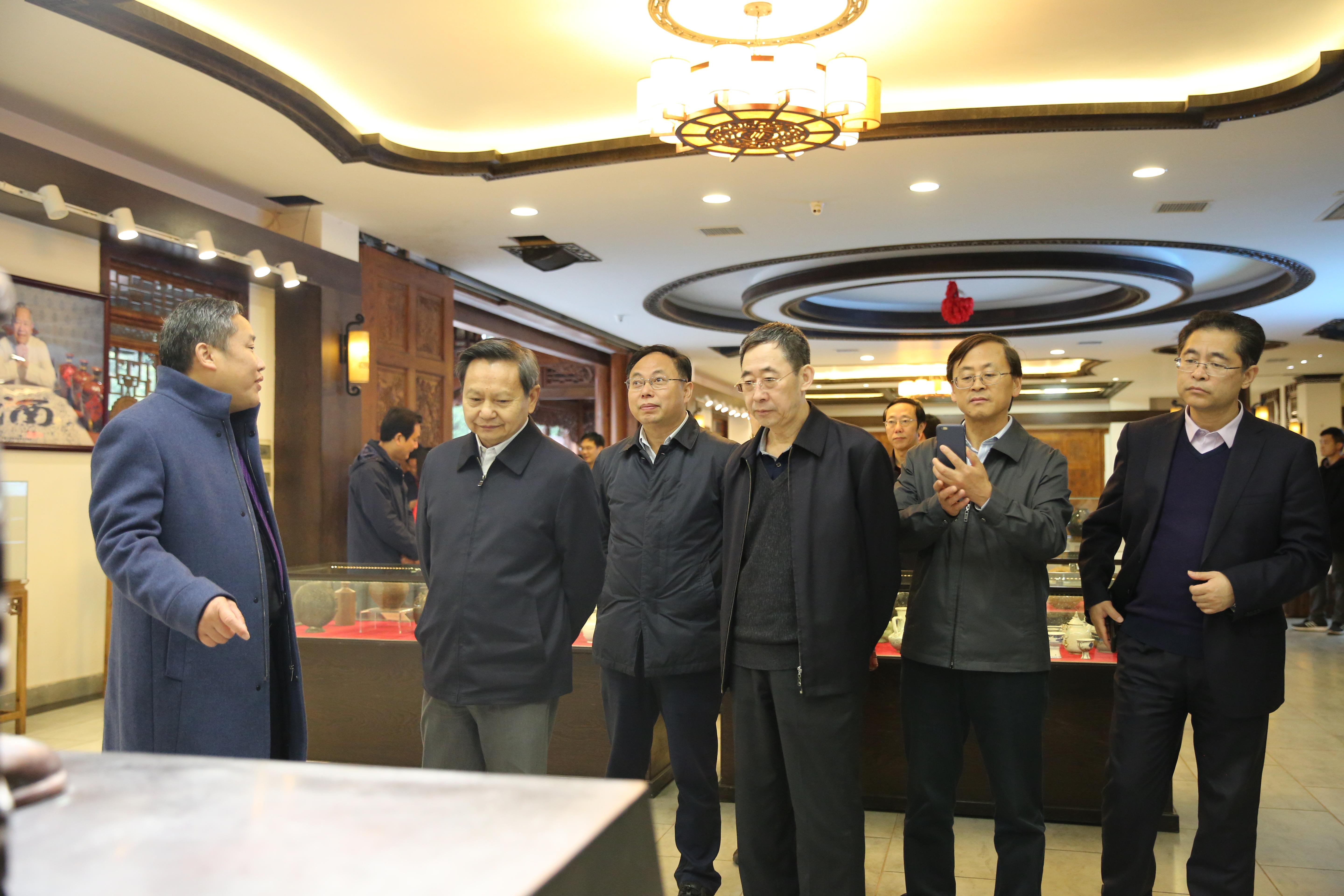 珍视白酒底部机会，在悲观处聆听价值的声音